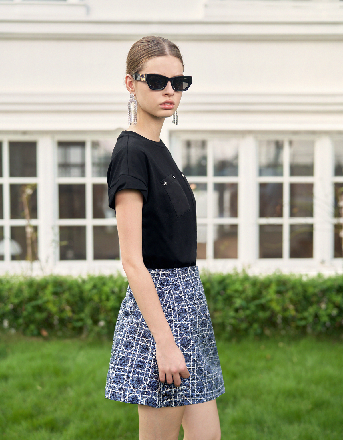 dark blue