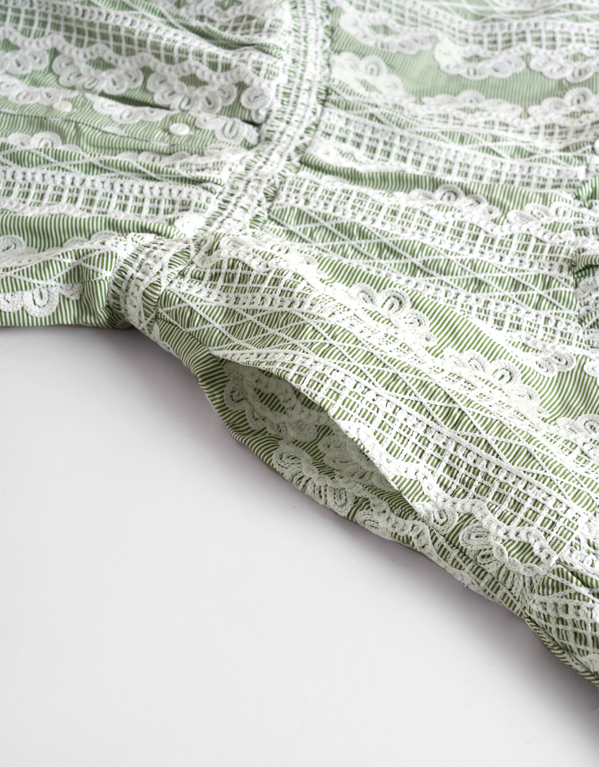 light green & white(a27749)