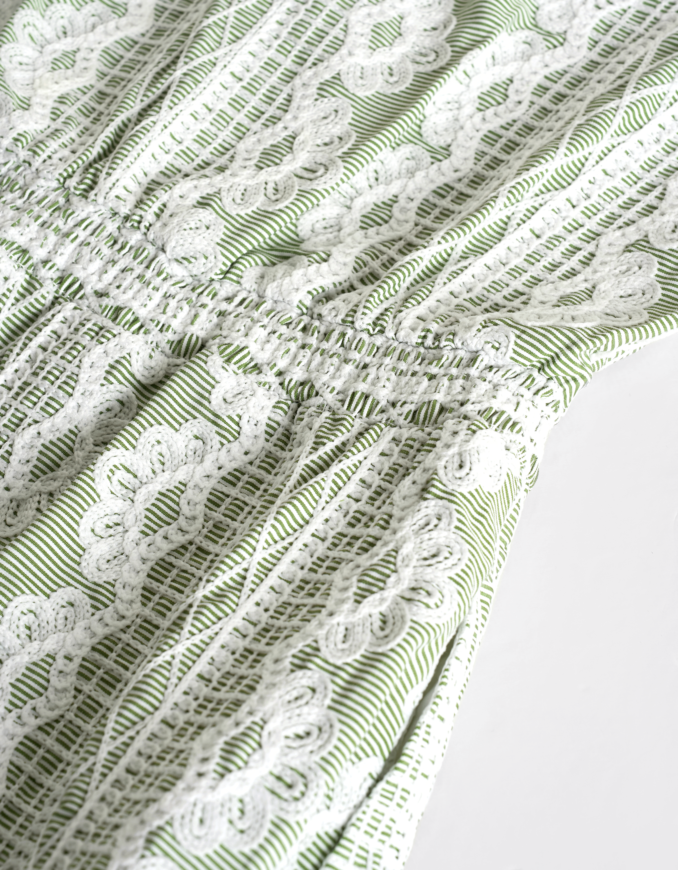 light green & white(a27749)