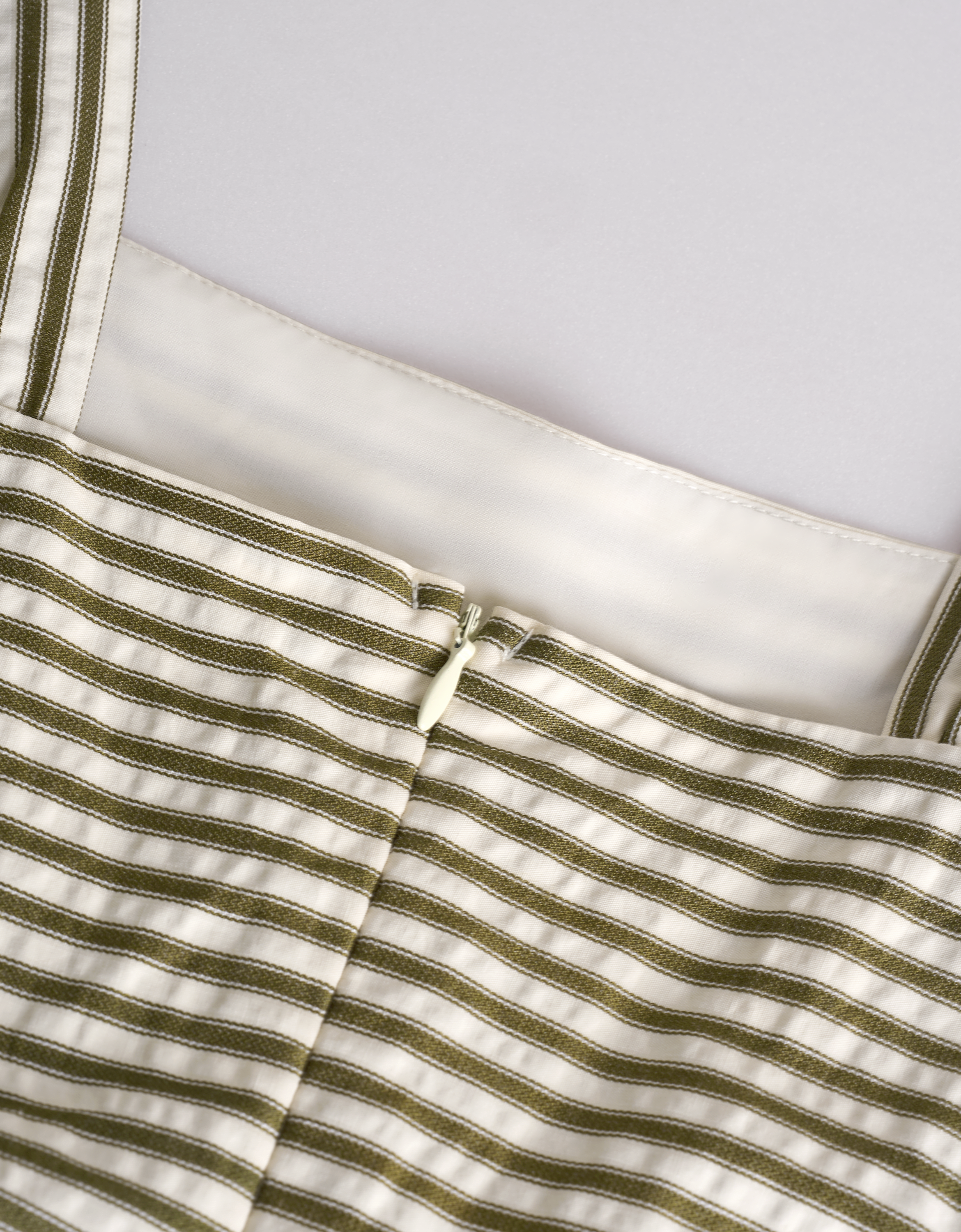 apricot & green(a28945)