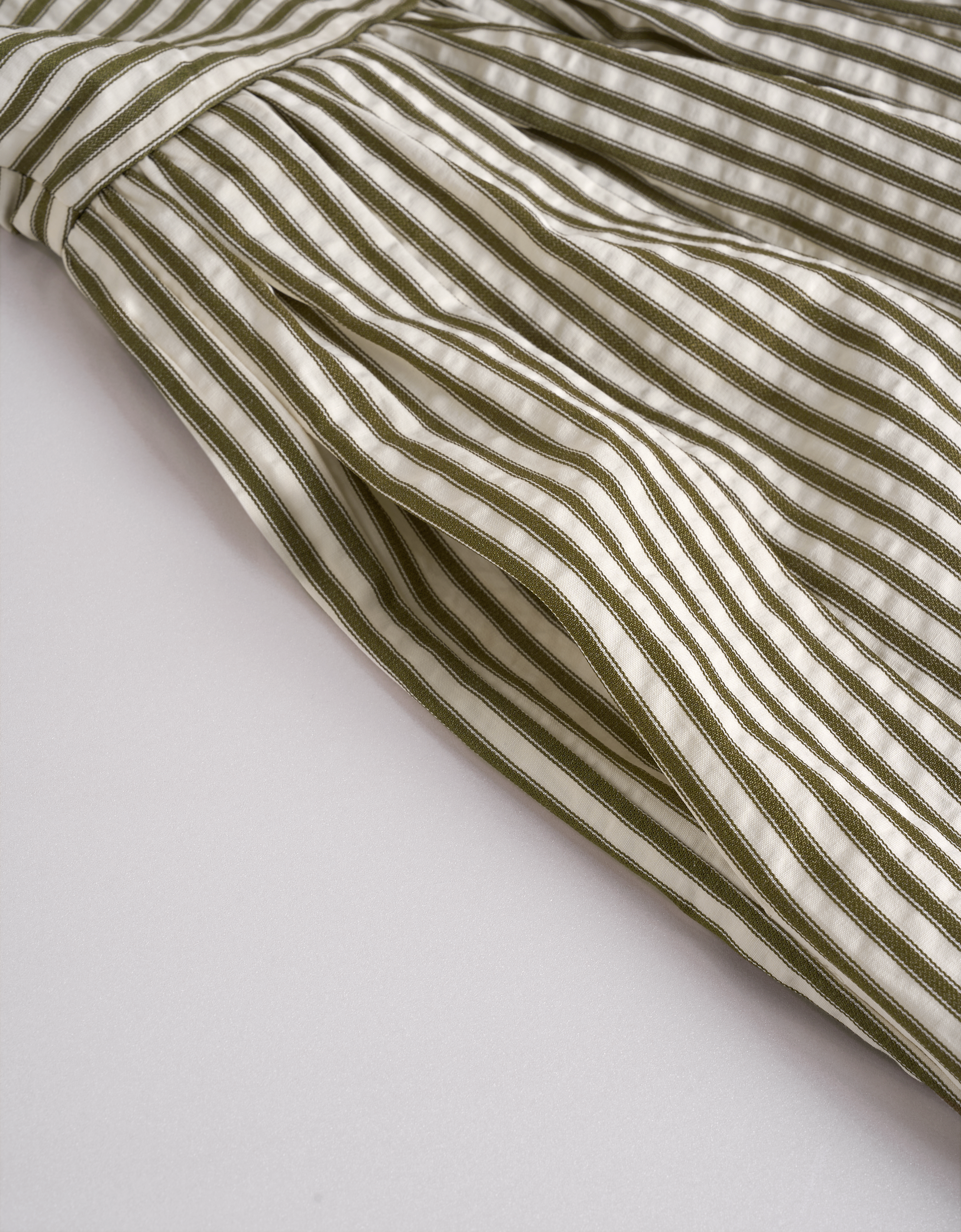 apricot & green(a28945)