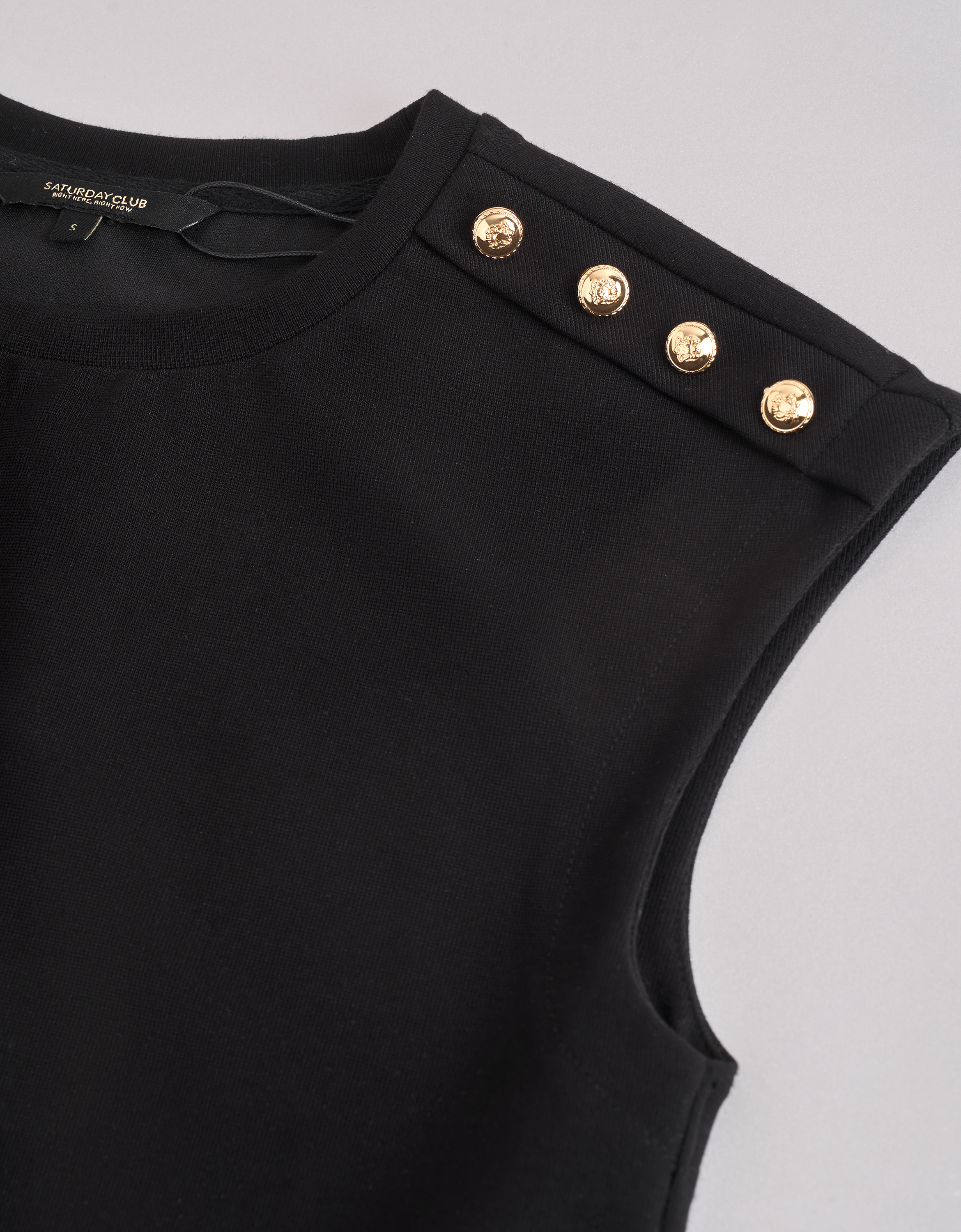 4 Shoulder Buttons Shoulder Buttons Round Neck Top – SaturdayClub Hong Kong