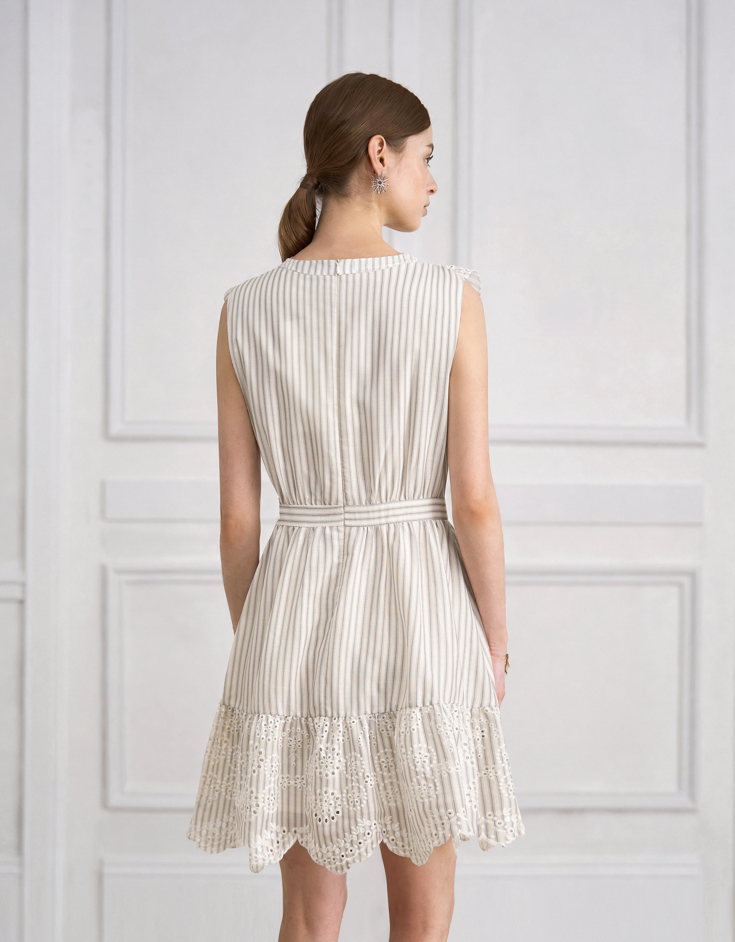 white & grey(a30677)